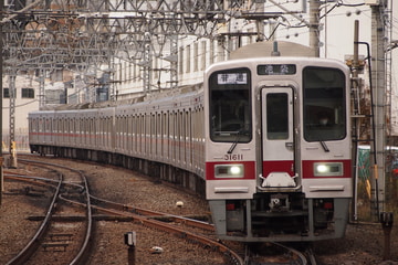 東武鉄道30000系31611Fを下板橋駅で撮影した画像