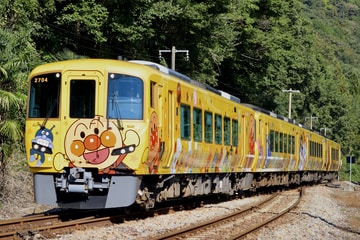 JR四国2700系2704を箸蔵駅で撮影した画像