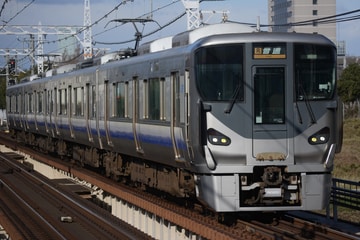 JR西日本225系HF420編成を浅香駅で撮影した画像