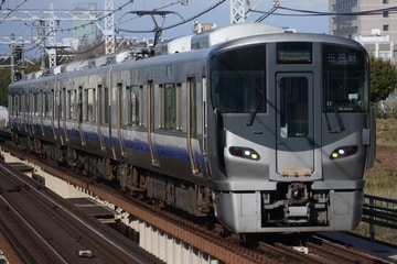 JR西日本225系HF433編成を浅香駅で撮影した画像