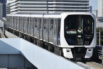 ゆりかもめ7300系7321Fを有明テニスの森駅で撮影した画像