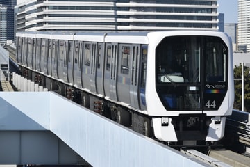 ゆりかもめ7300系7441Fを有明テニスの森駅で撮影した画像