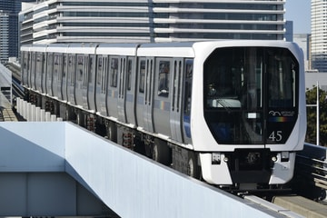 ゆりかもめ7300系7451Fを有明テニスの森駅で撮影した画像