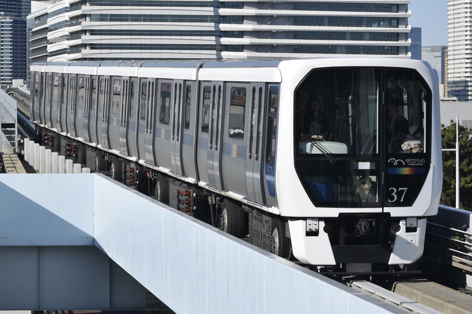 ゆりかもめ7300系7371F<br class="br-sp" />(7371編成)(37編成)の写真