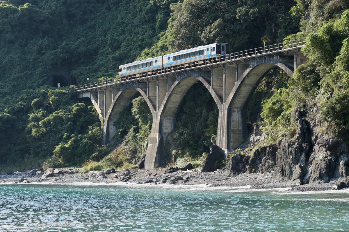 JR四国 高知運転所 2000系 2123