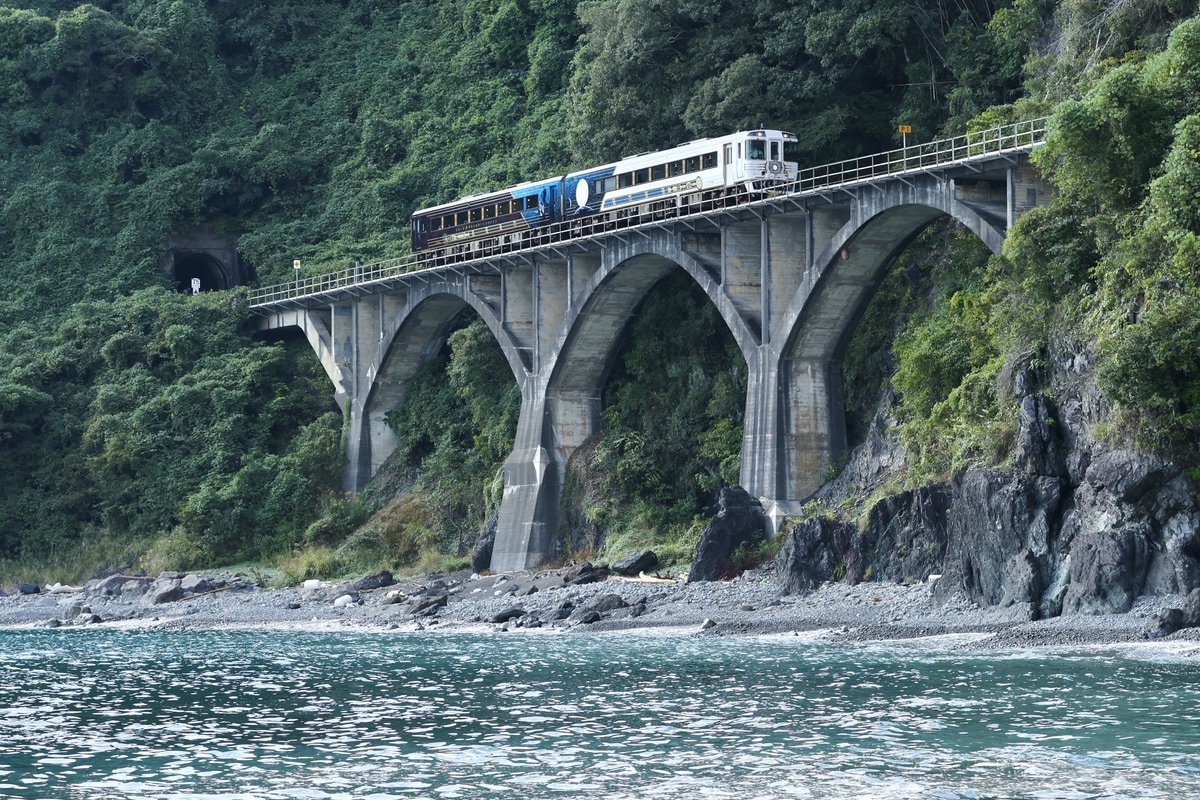 JR四国 高知運転所 キロ185系 1868