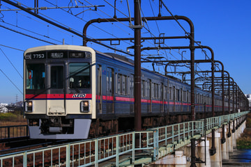 京王電鉄7000系7703Fを中河原～聖蹟桜ヶ丘間で撮影した画像