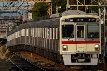 京王電鉄7000系7728Fを桜上水駅で撮影した画像