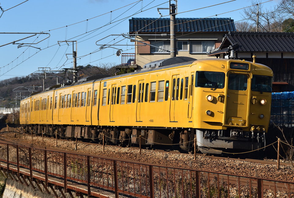 JR西115系A14編成<br class="br-sp" />(A-14編成)(オカA14編成)(オカA-14編成)の写真