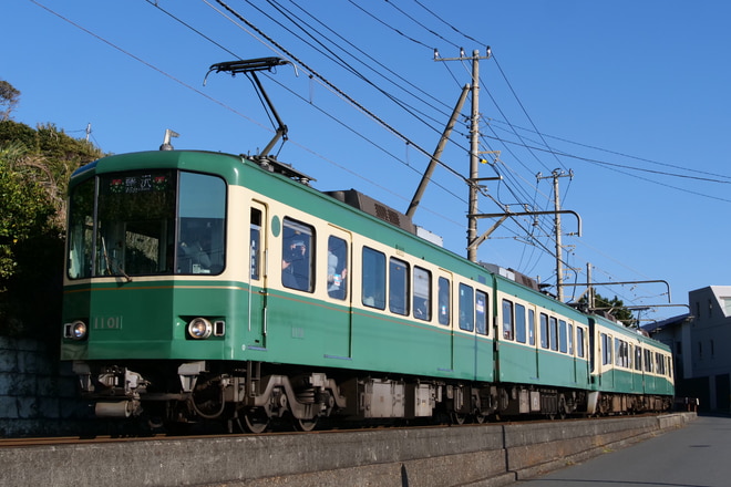 極楽寺検車区1000形1101Fを稲村ヶ崎～七里ヶ浜間で撮影した写真
