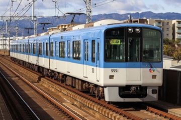 阪神電気鉄道5550系5551Fを出屋敷駅で撮影した画像
