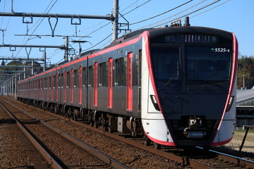 東京都交通局5500形5525Fを大佐倉～京成酒々井間で撮影した画像