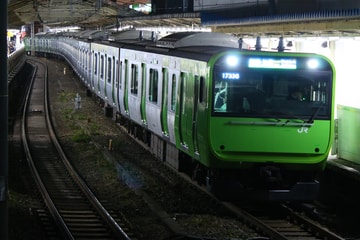 JR東日本E235系トウ39編成を代々木駅で撮影した画像