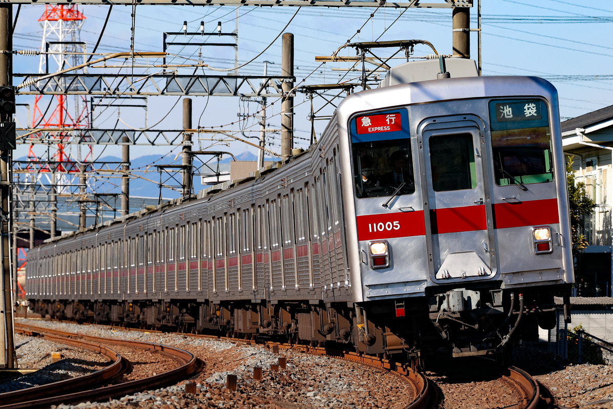 東武鉄道  10000型 11005F