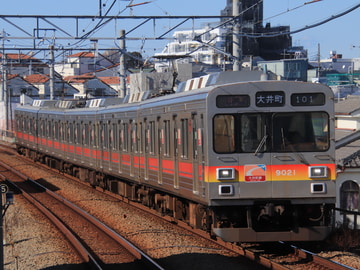 東急電鉄9020系9021Fを緑が丘駅で撮影した画像