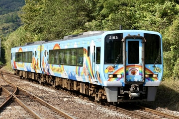 JR四国2000系2153を吾桑駅で撮影した画像