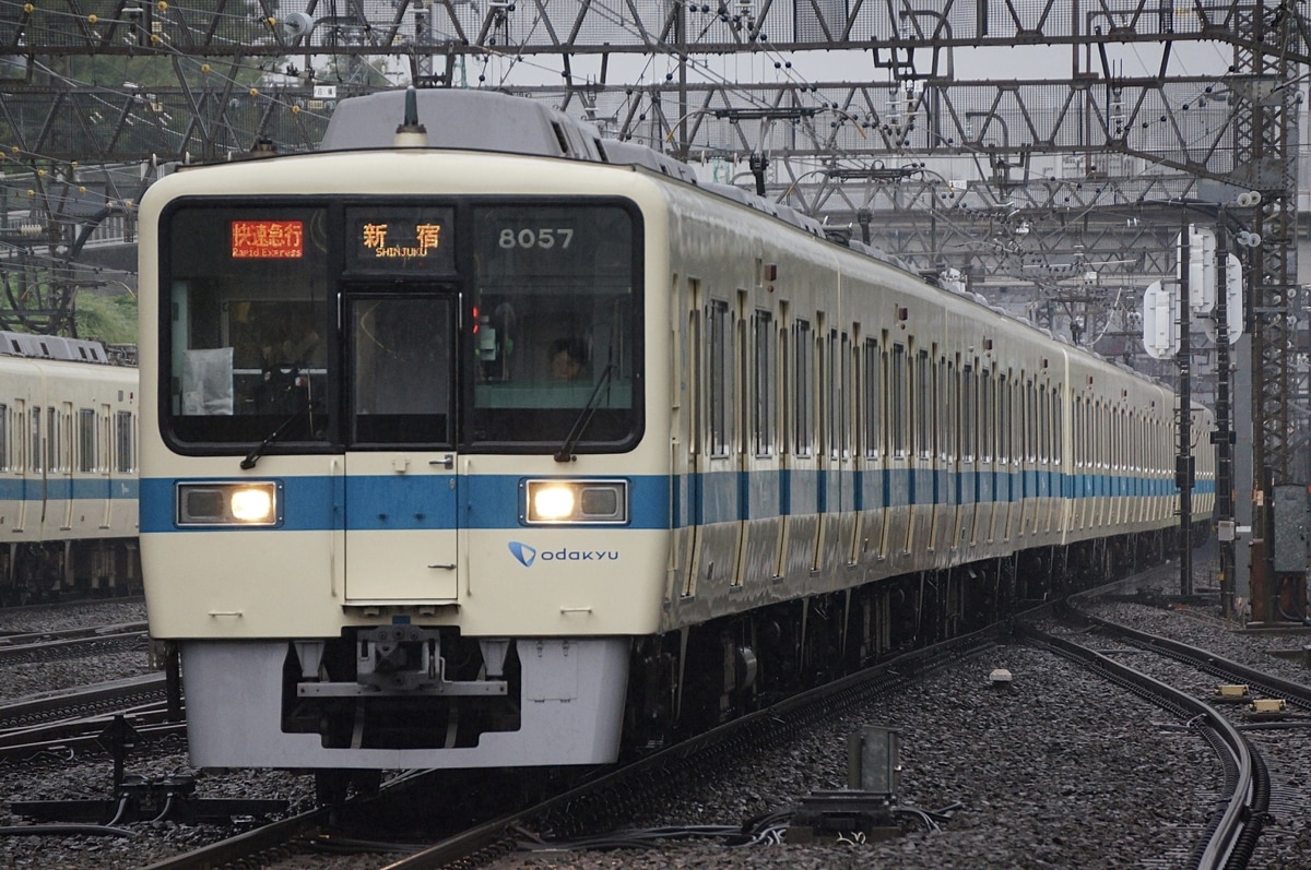 小田急電鉄  8000系 8057f