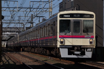 京王電鉄7000系7803fを飛田給～西調布間で撮影した画像