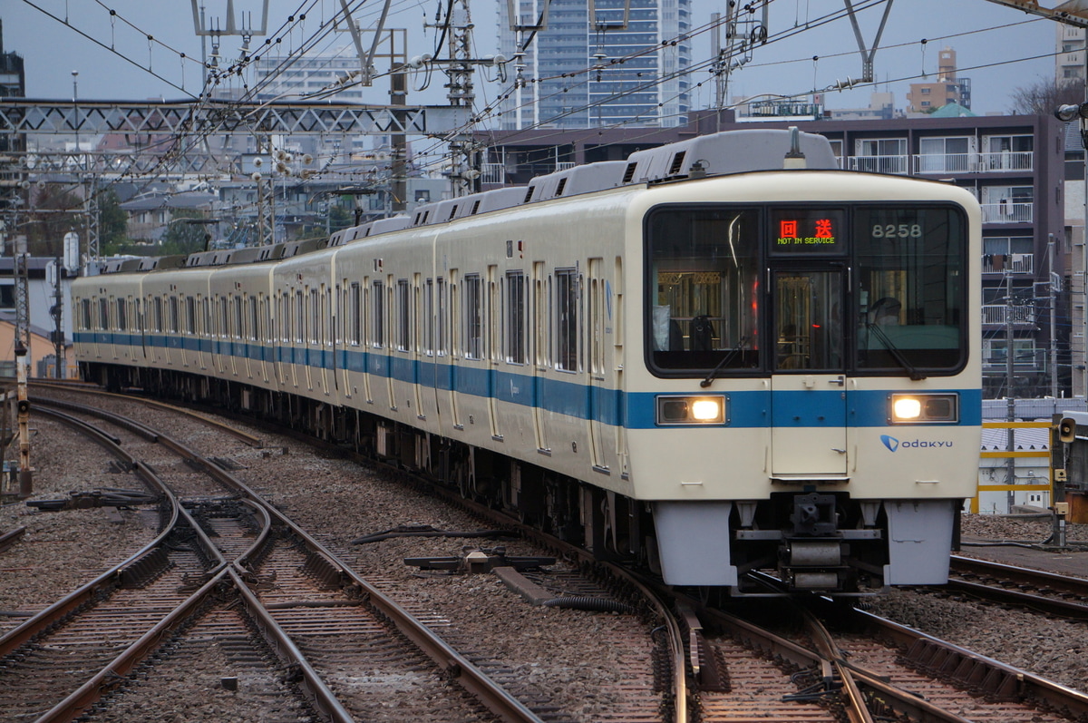 小田急電鉄  8000系 8258f