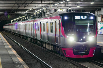 京王電鉄5000系5733Fを南大沢駅で撮影した画像