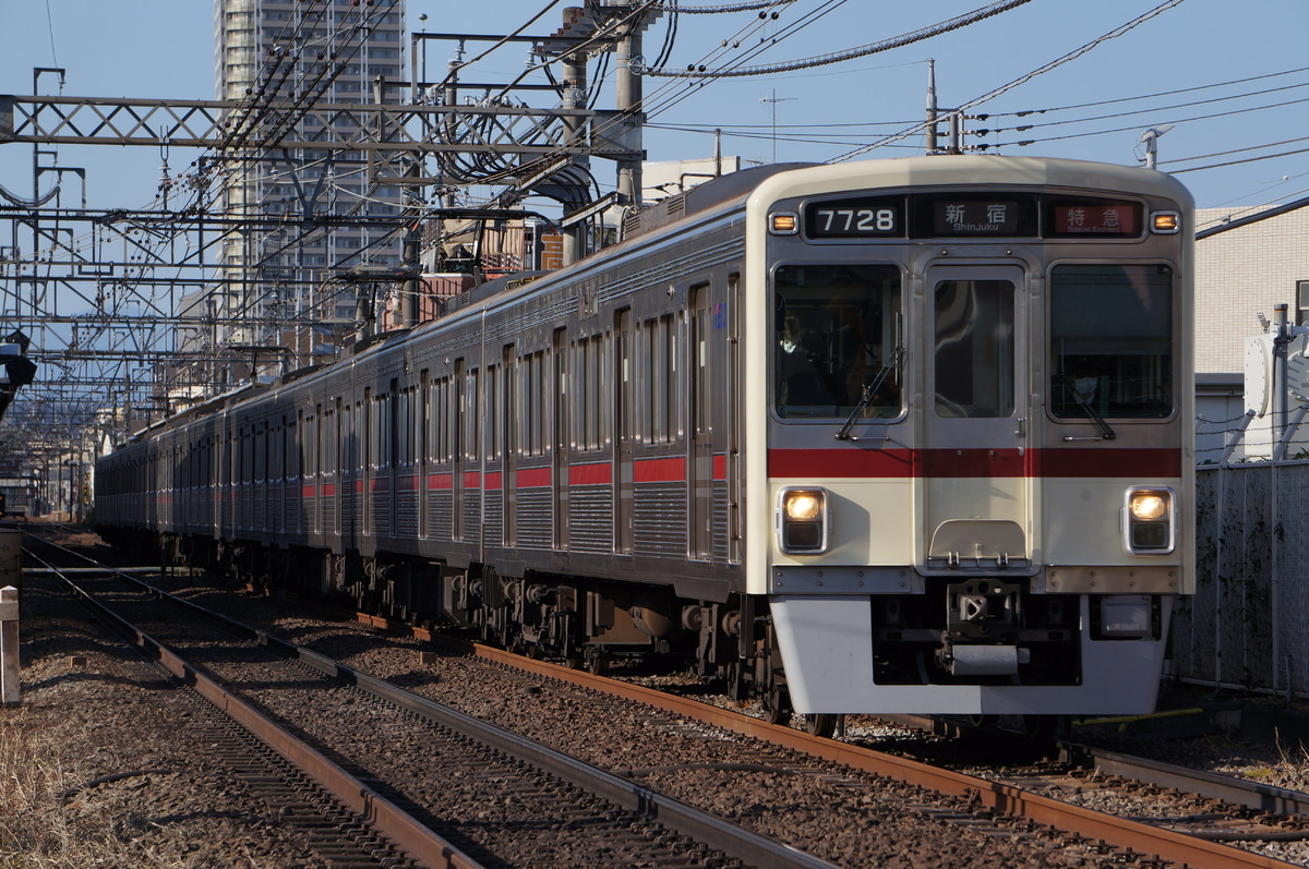 京王電鉄  7000系 7728f