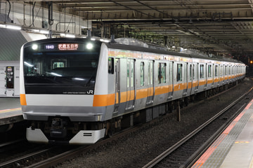 JR東日本E233系トタ青664編成を立川駅で撮影した画像
