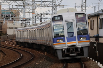 南海電気鉄道1000系1001Fを二色浜駅で撮影した画像