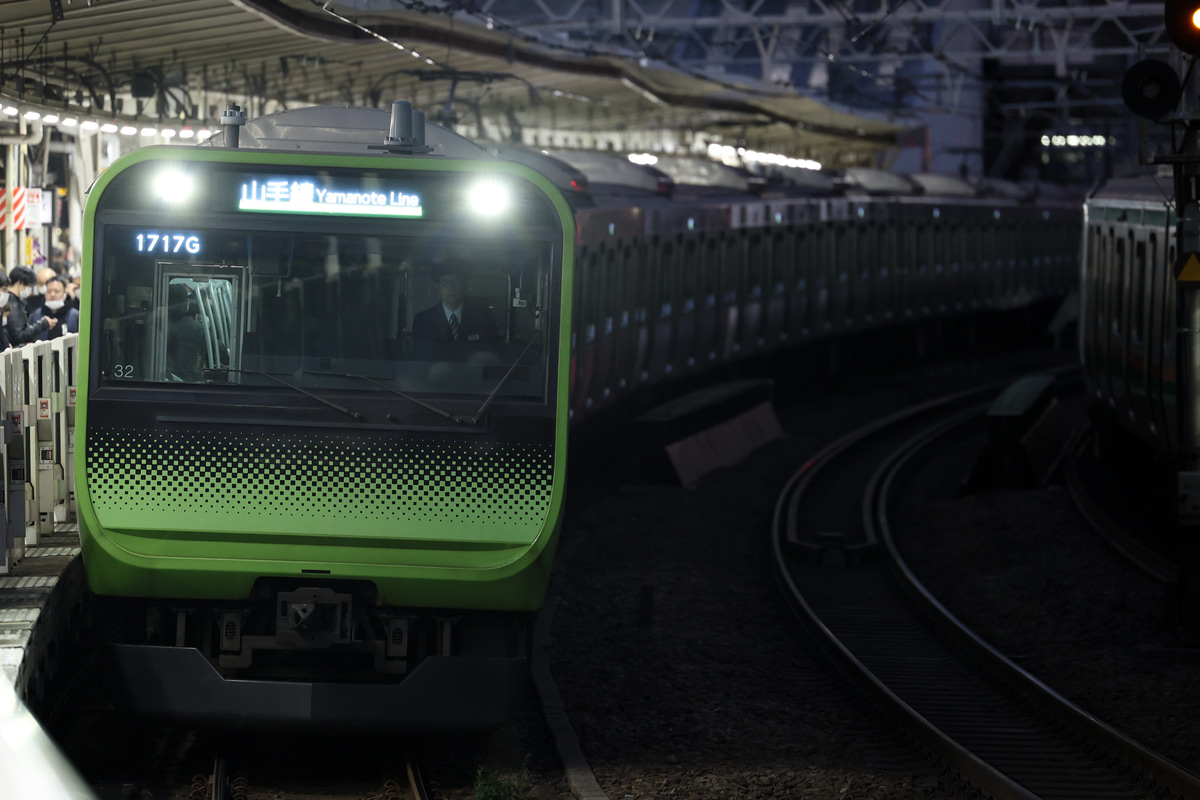 JR東日本  E235系 トウ32編成