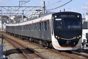 東急電鉄6020系6153Fを緑が丘駅で撮影した画像