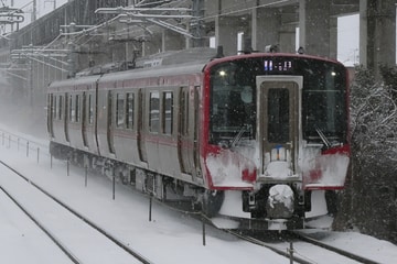 しなの鉄道SR1系S203編成を安茂里駅で撮影した画像