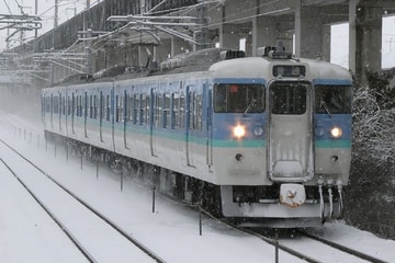 しなの鉄道115系S11編成を安茂里駅で撮影した画像