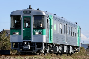 JR四国1200形1253を阿波中島～西原間で撮影した画像