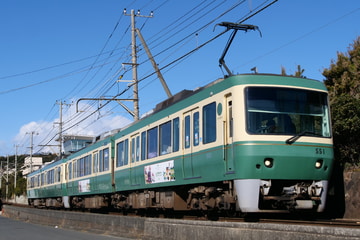 江ノ島電鉄500形501Fを稲村ヶ崎～七里ヶ浜間で撮影した画像