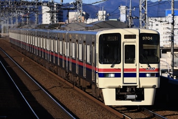 京王電鉄9000系9704Fを長沼駅で撮影した画像
