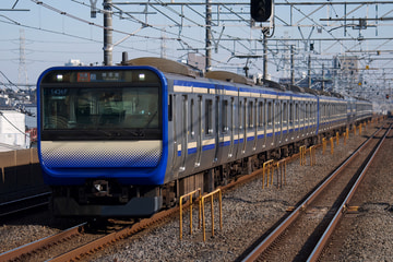 JR東日本E235系クラJ-19編成を下総中山駅で撮影した画像