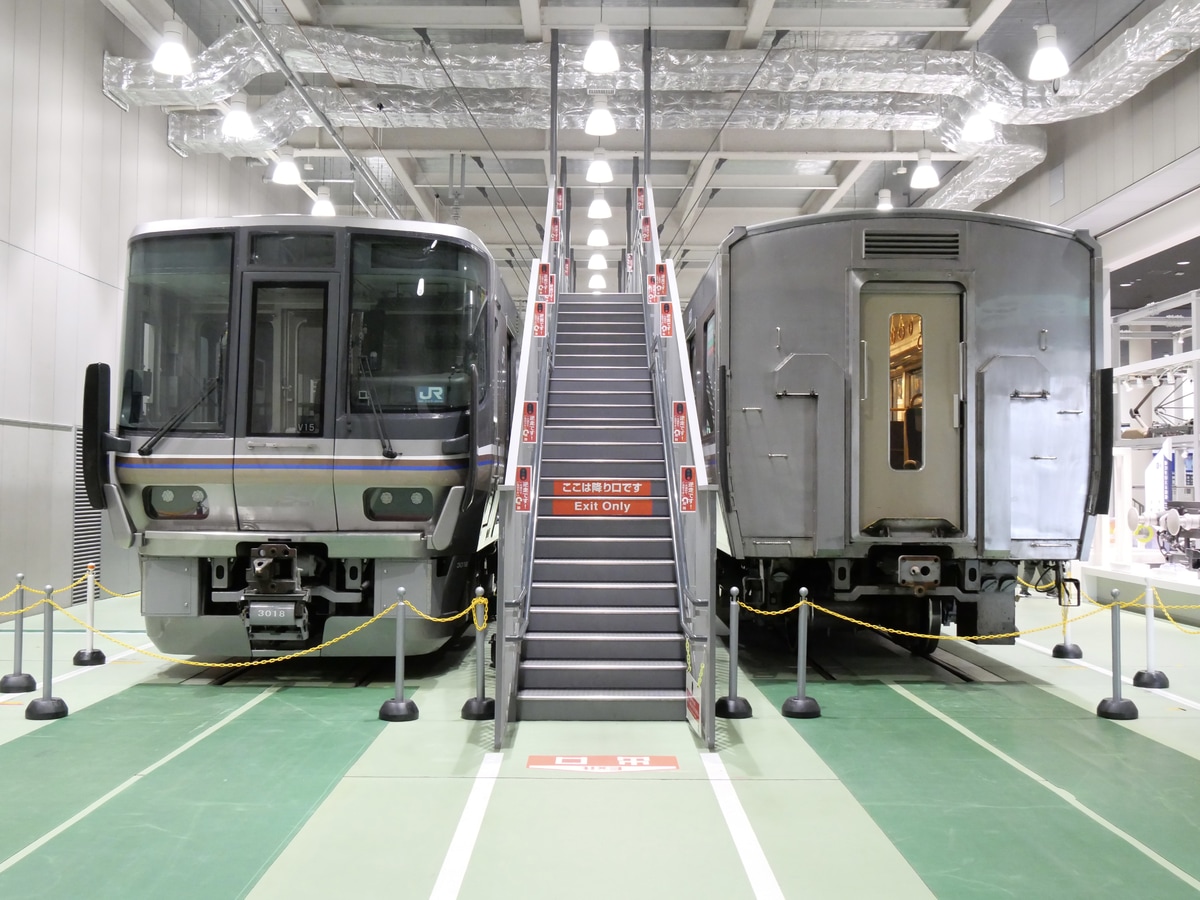 JR西日本 網干総合車両所本所 223系 V15編成