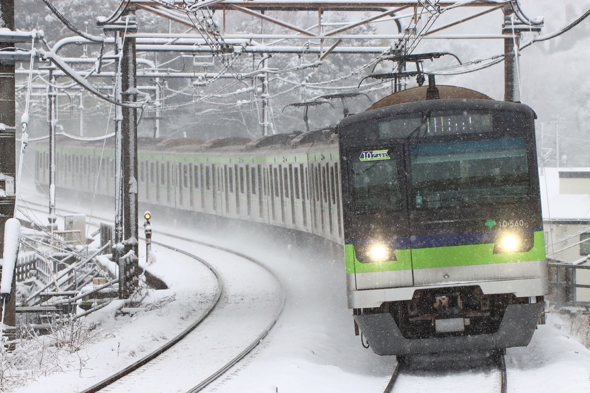 東京都交通局 大島車両検修場 10-300形 10-560f