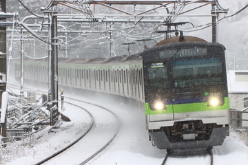 東京都交通局10-300形10-560fを稲城駅で撮影した画像
