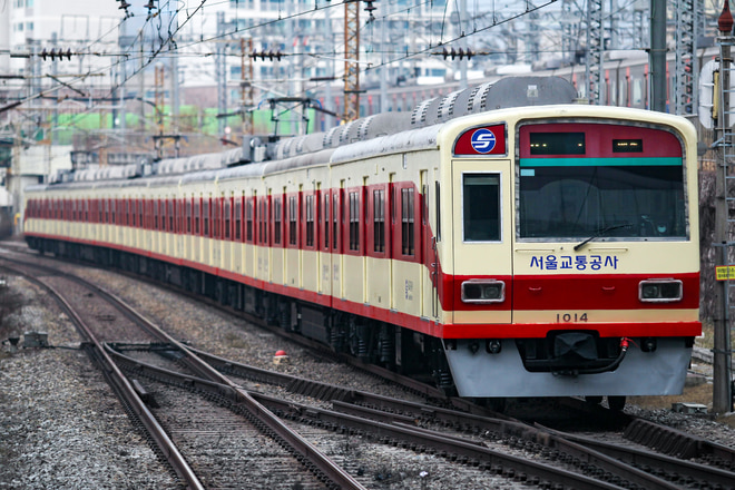 byスプみ下ンし