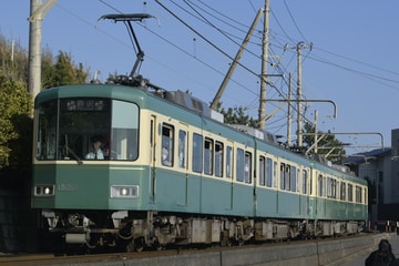 江ノ島電鉄1000形1502編成を稲村ヶ崎～七里ヶ浜間で撮影した画像