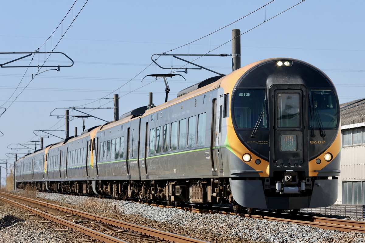 JR四国 松山運転所 8600系 E12編成