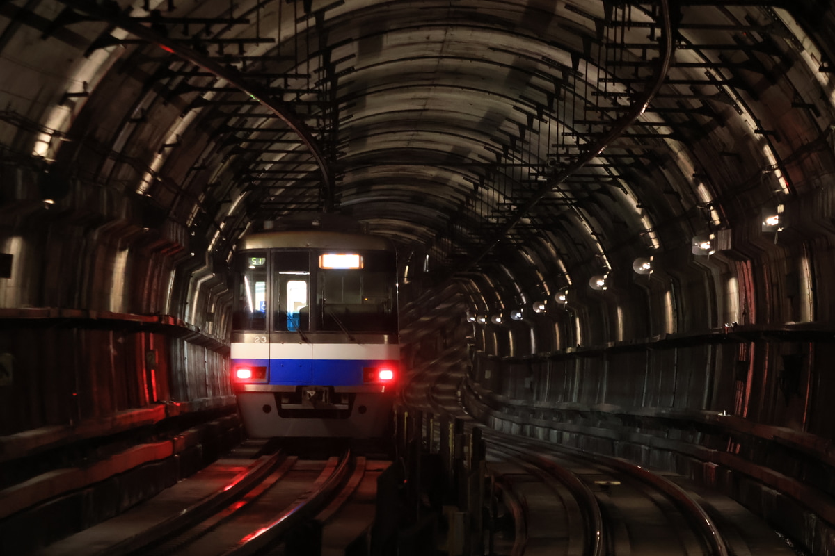 福岡市交通局  2000N 23