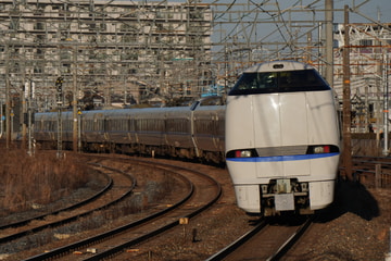 JR西日本683系V36編成を岸辺駅で撮影した画像