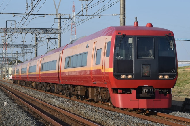 大宮総合車両センター253系オオOM-N1編成を新古河～栗橋間で撮影した写真