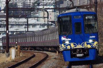 京王電鉄9000系9731編成を京王永山駅で撮影した画像