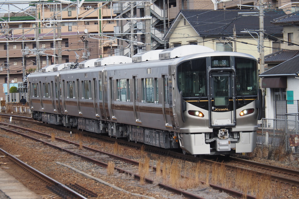 JR西227系V01編成<br class="br-sp" />(セキV01編成)の写真