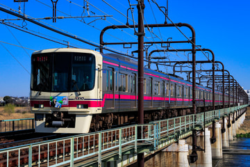 京王電鉄8000系8702Fを中河原～聖蹟桜ヶ丘間で撮影した画像