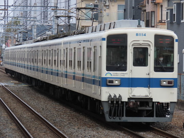 東武鉄道8000系81114Fを豊四季駅で撮影した画像