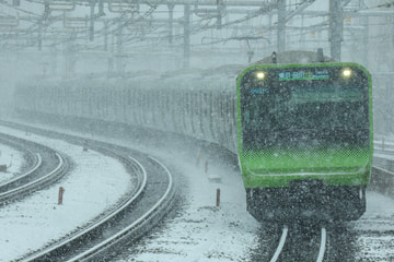 JR東日本E235系トウ03編成を御徒町駅で撮影した画像