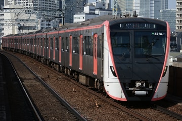 東京都交通局5500形5518Fを新馬場駅で撮影した画像